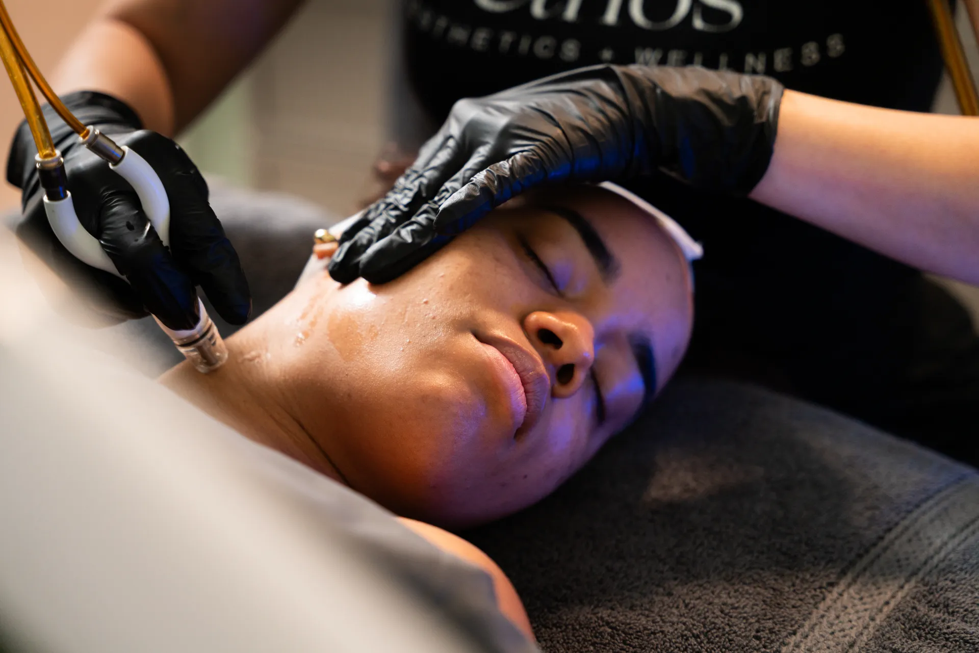 DiamondGlow skin resurfacing session